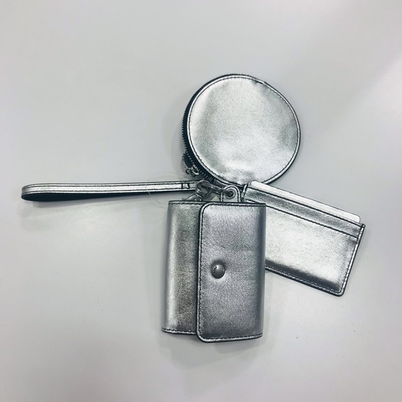 Fossil Leather Wristlet - Picture 6 of 6